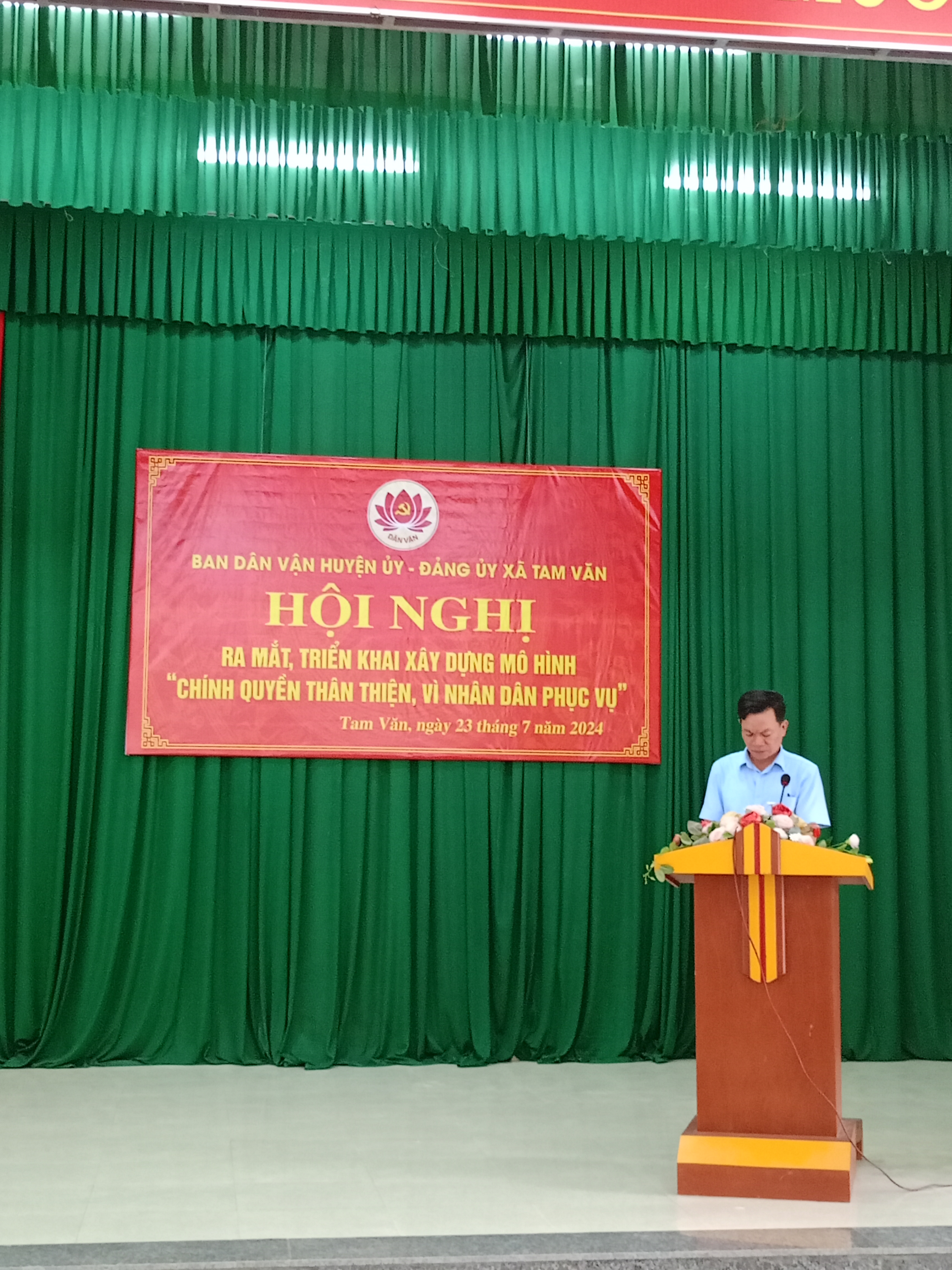 Chủ tịch UBND thông qua QĐ.jpg