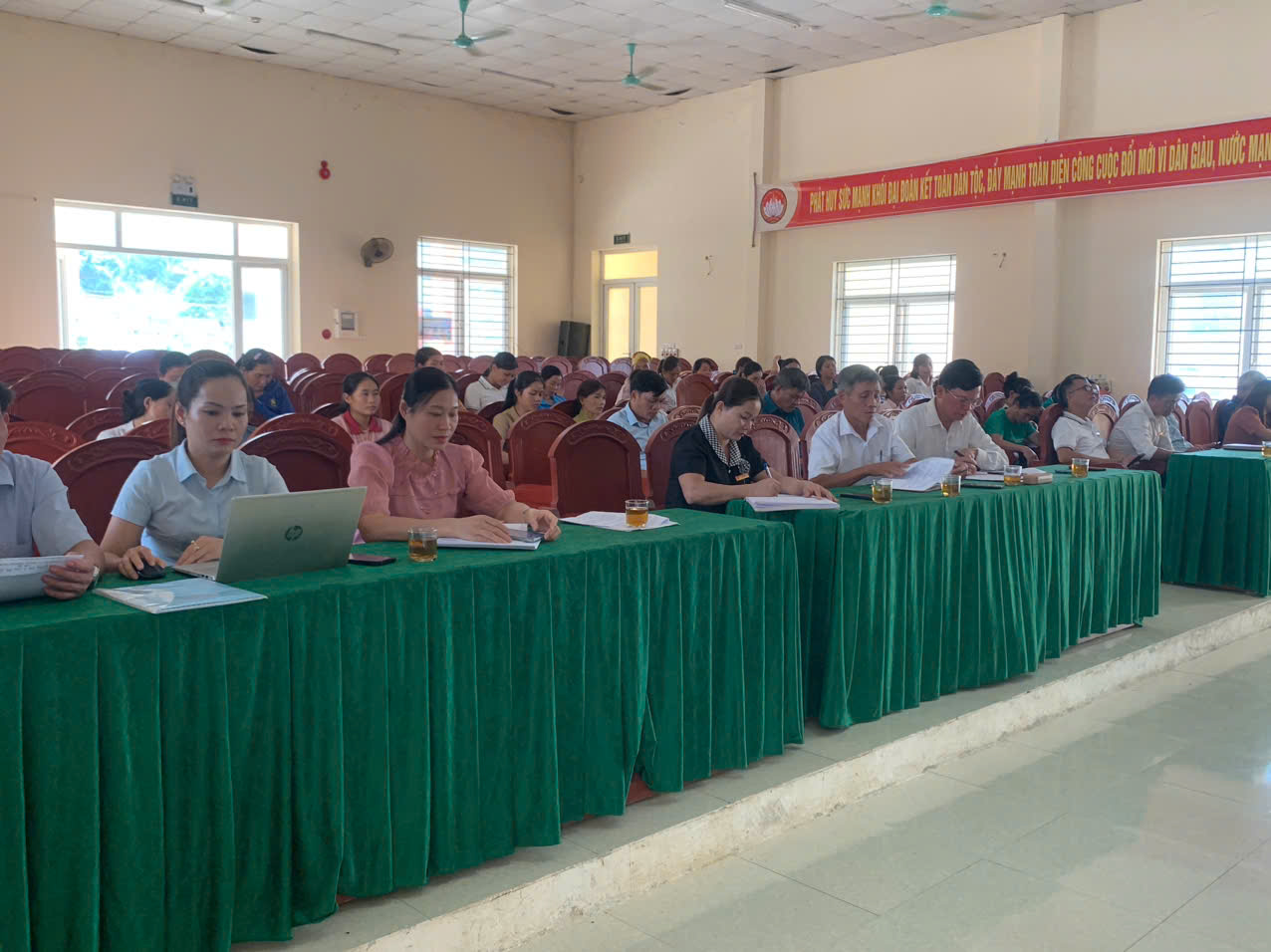 Các đại biểu tham dự buổi Lễ.jpg