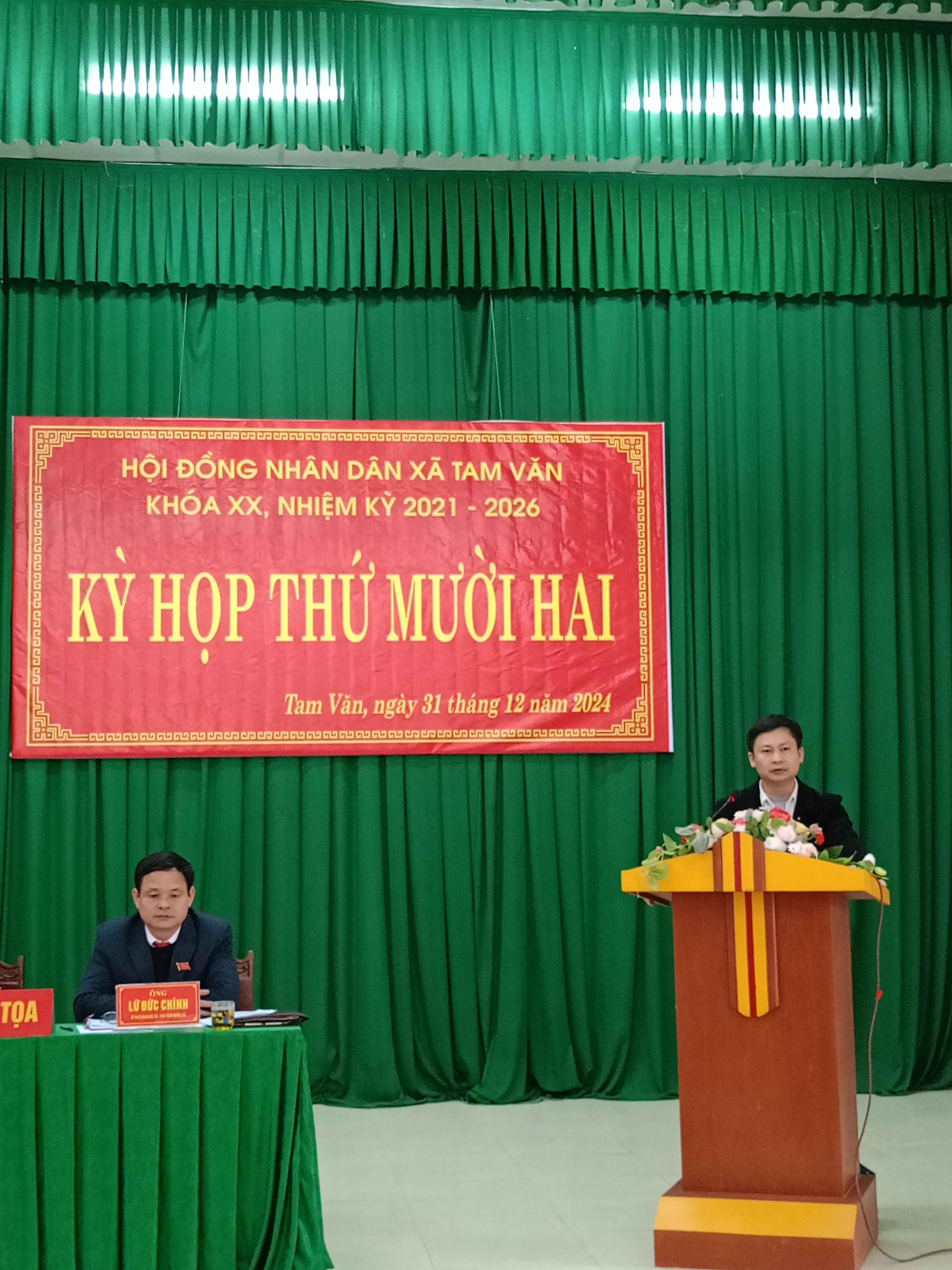 Chủ tịch UBND tiếp thu ý kiến tại kỳ họp.jpg
