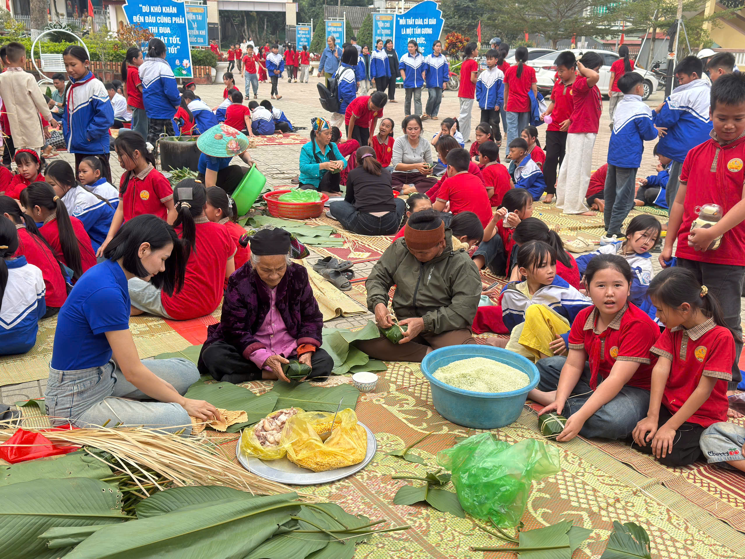 Trường Tiểu học Xuân Phú tổ chức Ngày hội Bánh chưng xanh