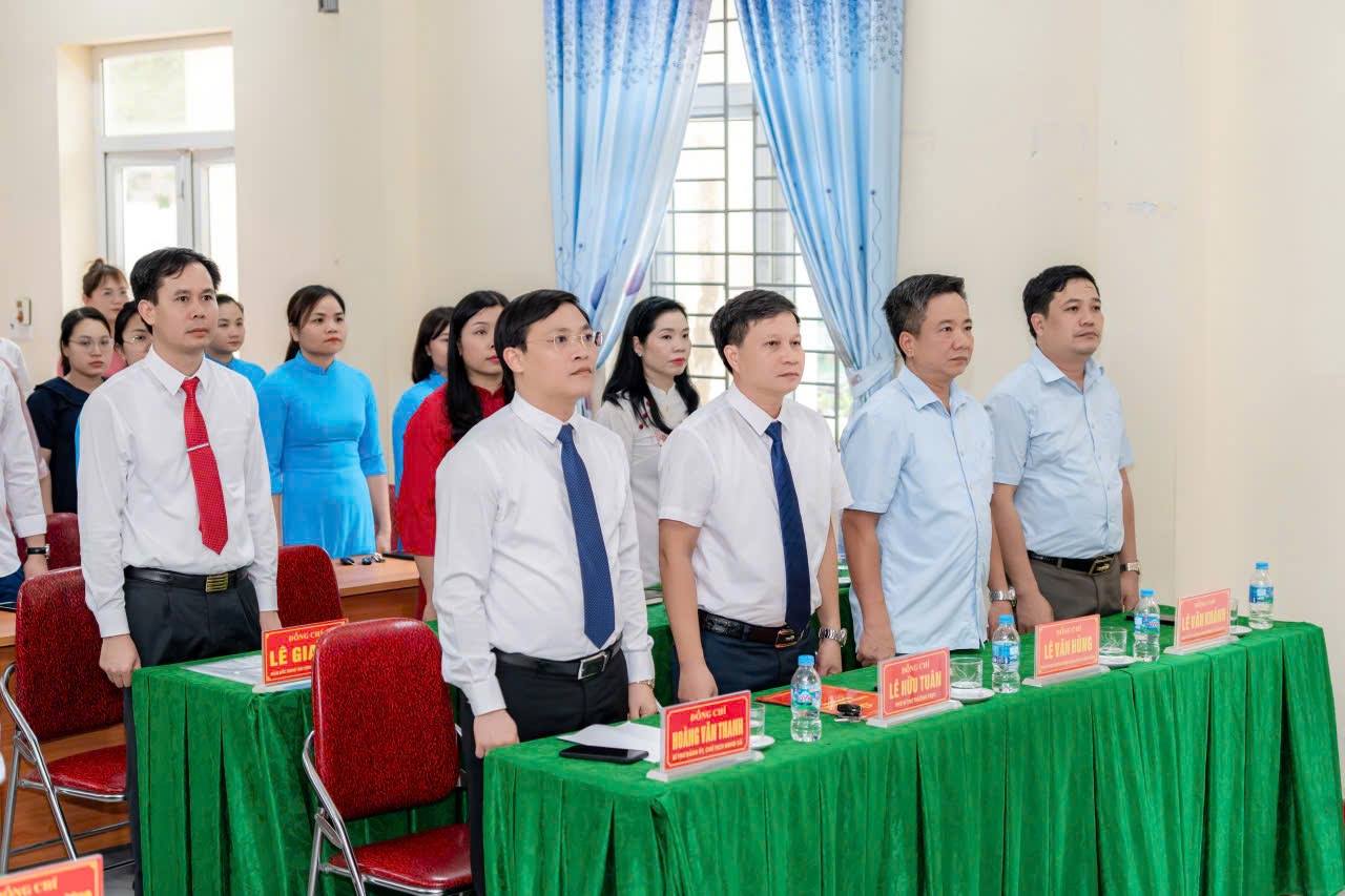 G:\CN\1. CN lớp XÃ ĐỒNG LƯƠNG\Tin KG\Ảnh KG\IMG_9473 Ảnh 1 chào cờ.JPG
