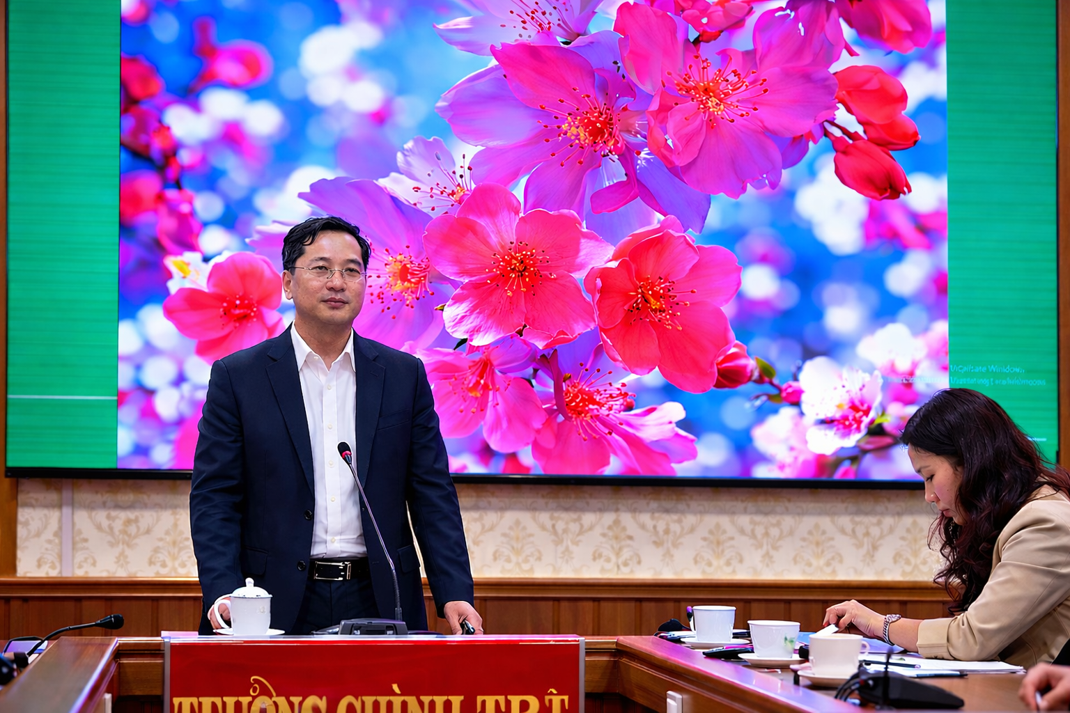 Buổi hội thảo với hoa anh đào.png