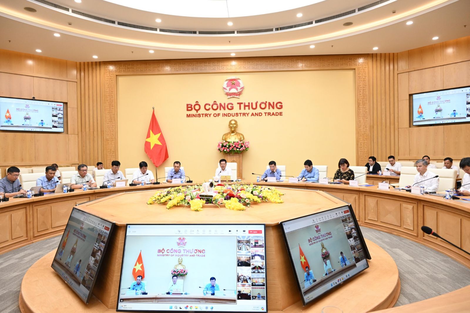 Đảm bảo an toàn lao động trên toàn tuyến thi công Dự án đường dây 500kV mạch 3