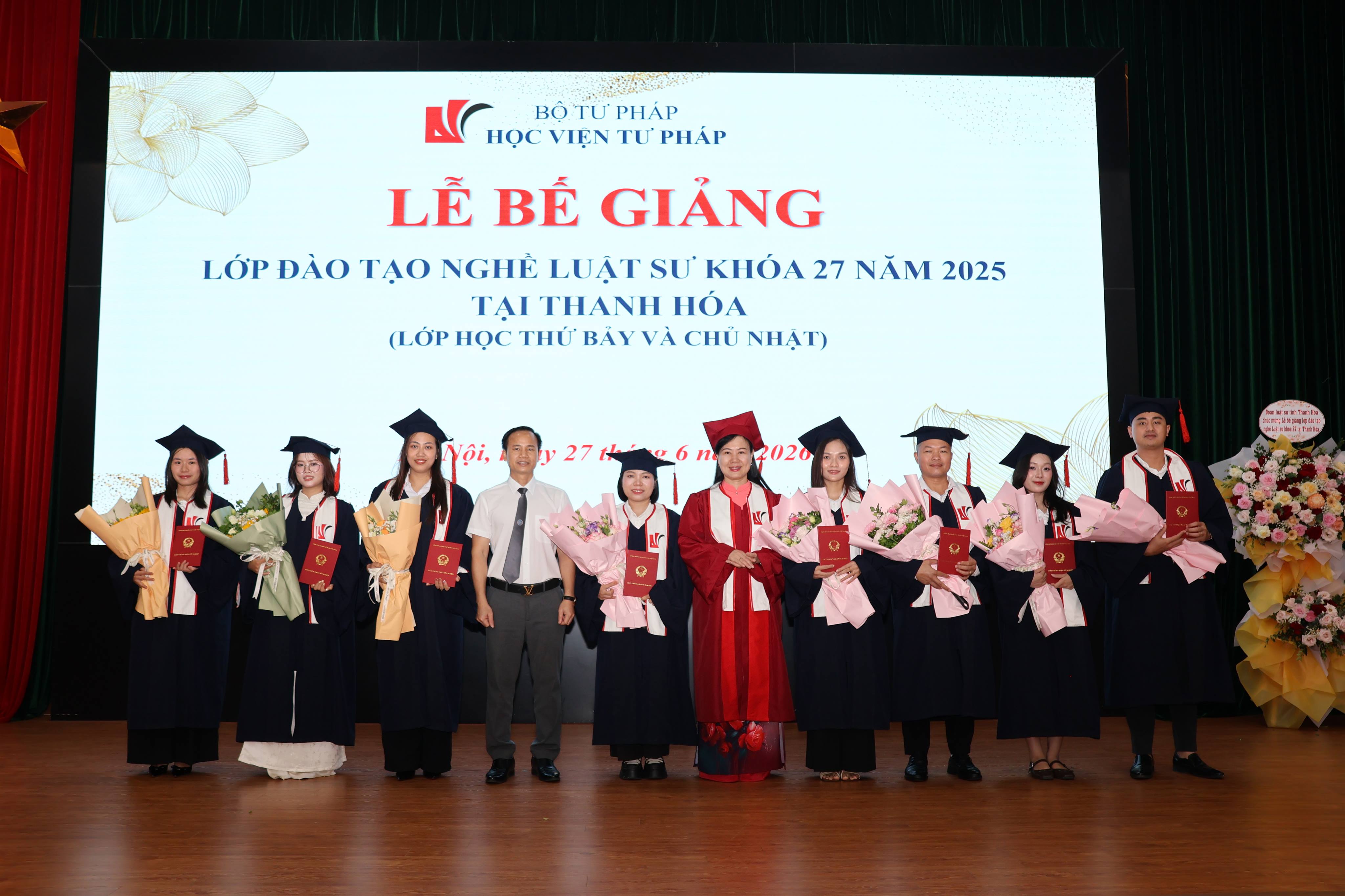 Bế giảng Lớp đào tạo nghề luật sư khoá 27 tại Thanh Hóa