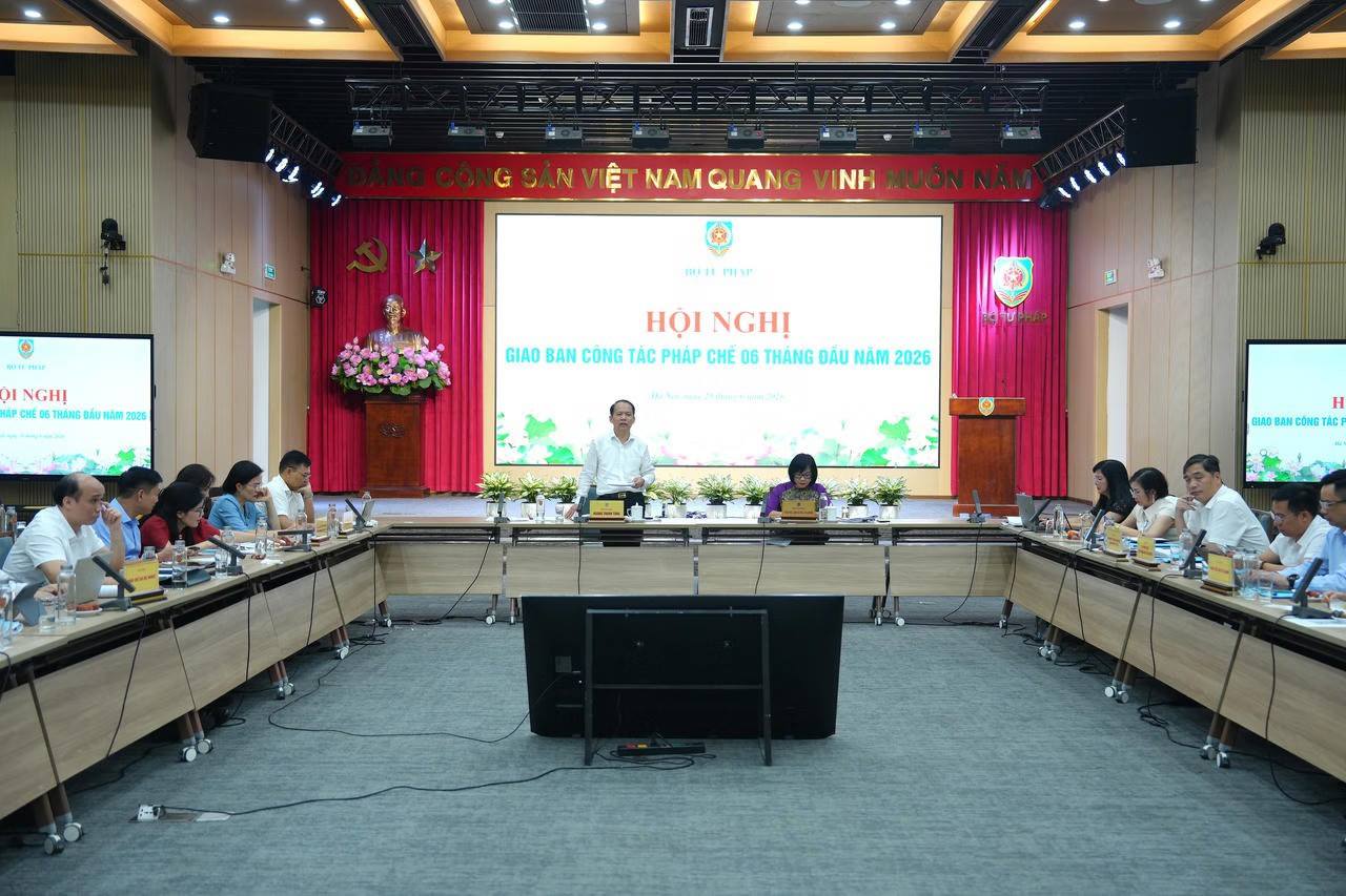 Tiếp tục hoàn thiện thể chế, nâng cao chất lượng công tác xây dựng và tổ chức thi hành pháp luật