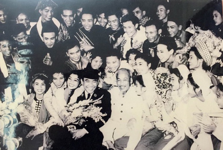 Anh-tin-bai