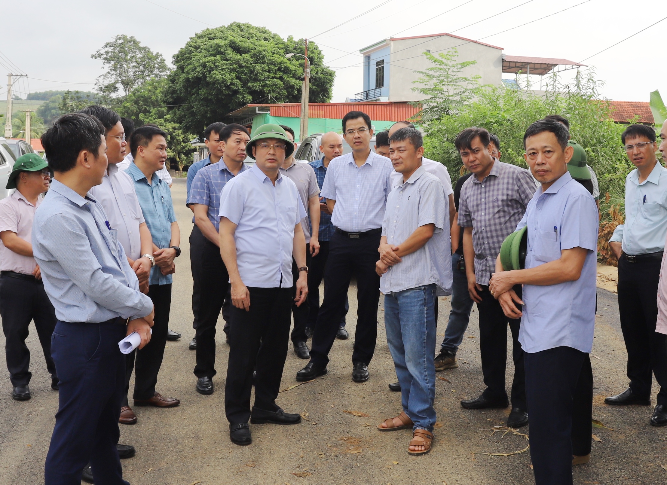 Phó Chủ tịch UBND tỉnh Cao Văn Cường kiểm tra tiến độ thực hiện Tiểu dự án cải thiện cơ sở hạ tầng đô thị Ngọc Lặc
