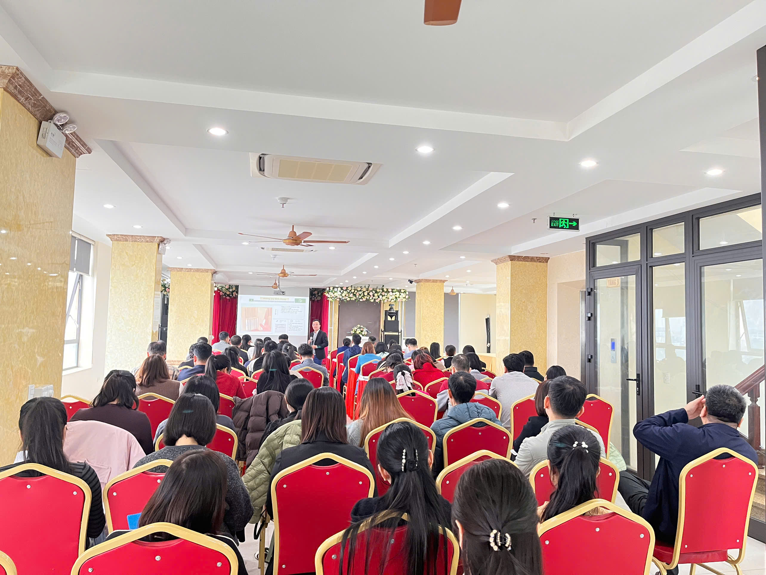 Các học viên thảo luận tại Hội nghị