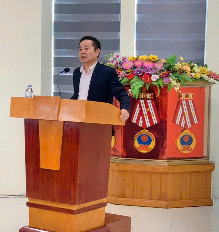 Đồng chí Nguyễn Văn Chiến - Phó Giám đốc Sở, chủ trì hội nghị phát biểu khai mạc hội nghị