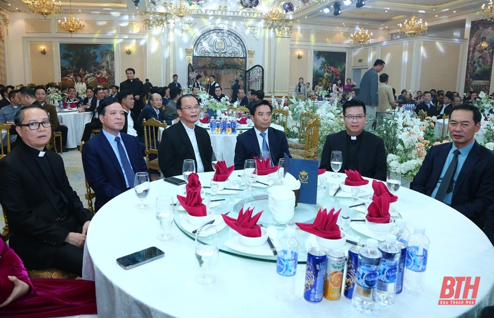 Các đại biểu tham dự buổi gặp mặt.