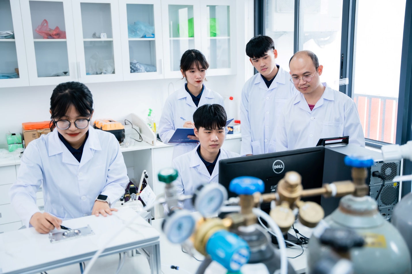 Chương trình tập trung hỗ trợ các nghiên cứu sinh xuất sắc trực tiếp thực hiện các nhiệm vụ nghiên cứu đột phá, ưu tiên những đề tài có tiềm năng tạo ra công nghệ lõi, phát triển sản phẩm công nghệ chiến lược.