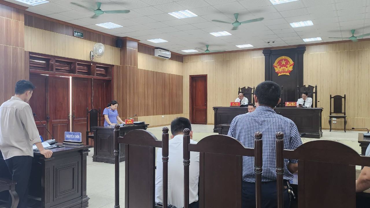 Tòa án cấp phúc thẩm hủy án sơ thẩm do chưa thu thập đầy đủ chứng cứ và xác định thiếu người tham gia tố tụng