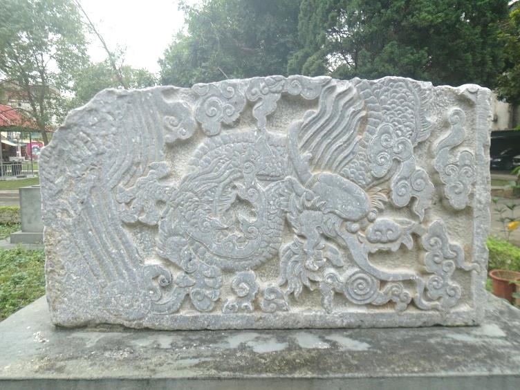 PHIẾN ĐÁ CHẠM LONG VÂN