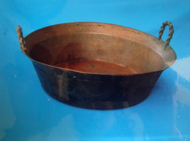 The bronze pot of Mrs. Hà Thị Nú