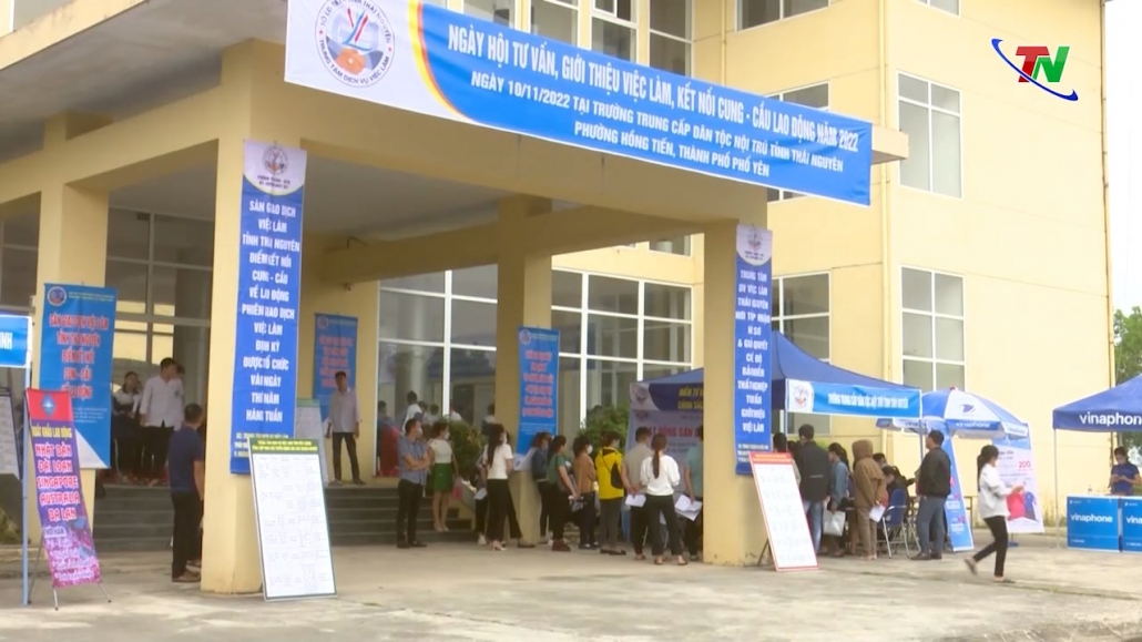 Ngày hội tư vấn giới thiệu việc làm cho học sinh dân tộc nội trú