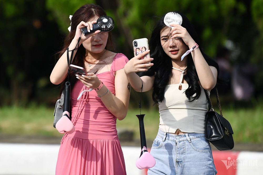 Dự báo thời tiết 21/5/2025: Miền Bắc nắng nóng đến 36 độ, Nam Bộ mưa to cục bộ