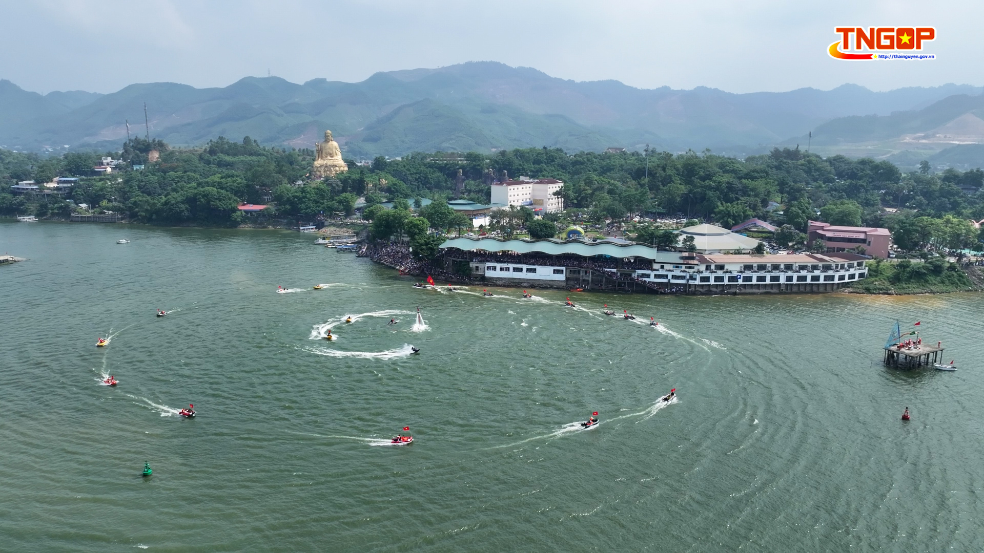 Hồ Núi Cốc: Đại tiệc thể thao dưới nước