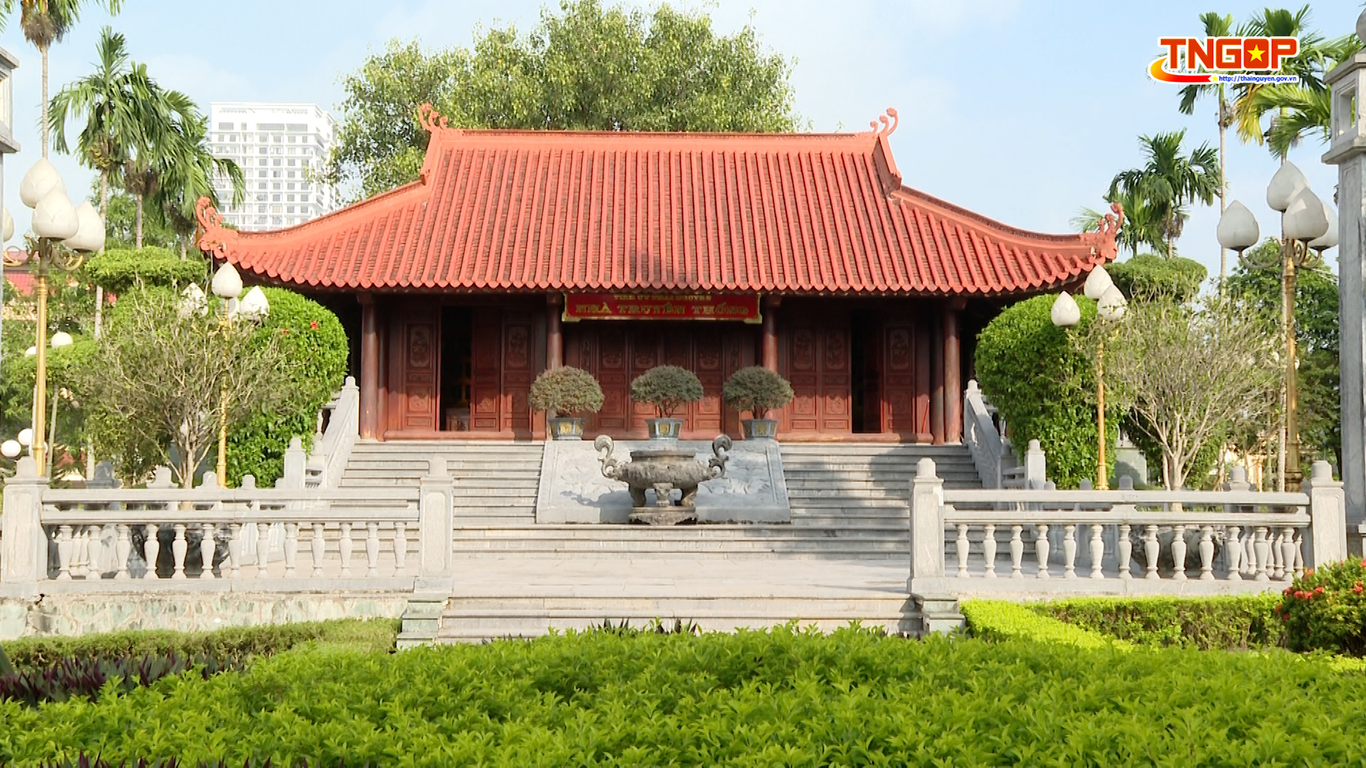  Đoàn đại biểu lãnh đạo, nguyên lãnh đạo tỉnh Thái Nguyên dâng hương tưởng niệm Chủ tịch Hồ Chí Minh