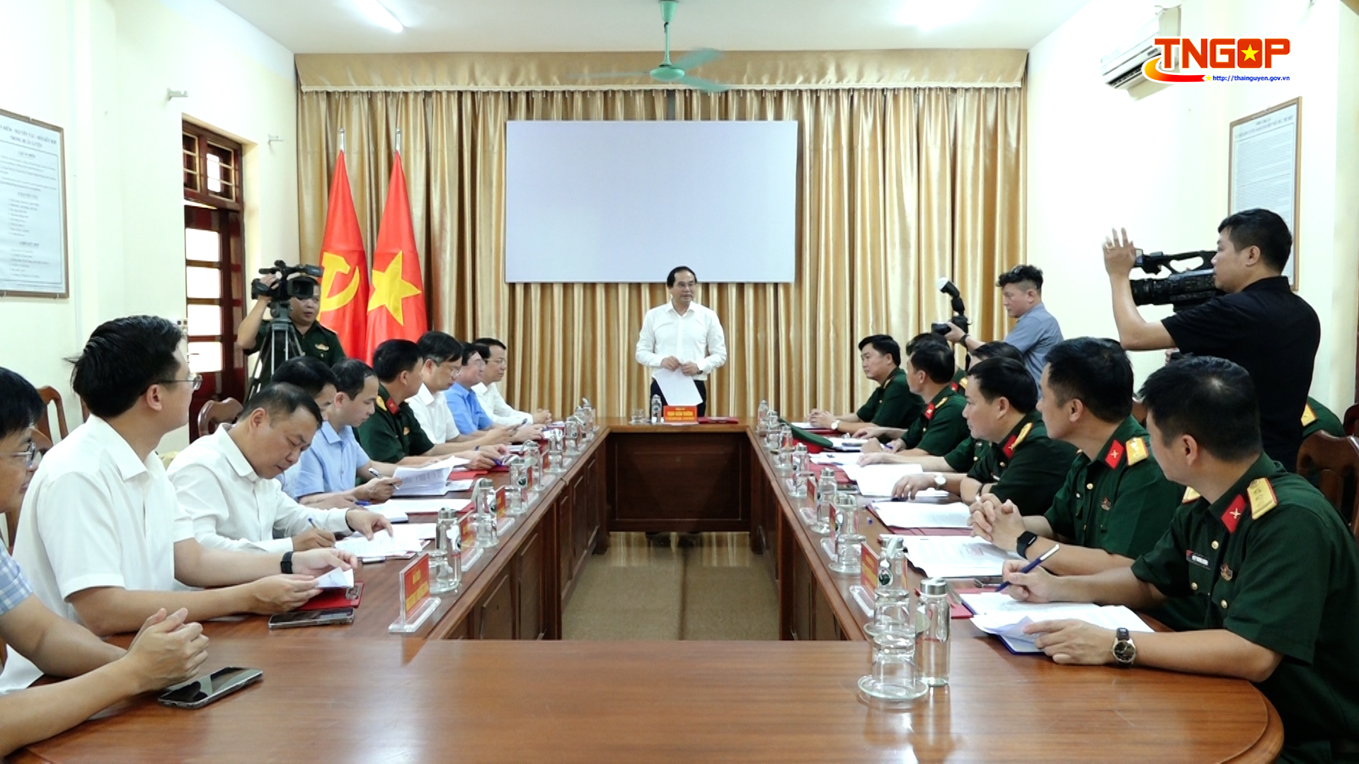 Đồng chí Bí thư Tỉnh ủy thăm, làm việc với Trường Thiếu sinh quân miền Bắc và Trường Văn hóa Công an nhân dân I