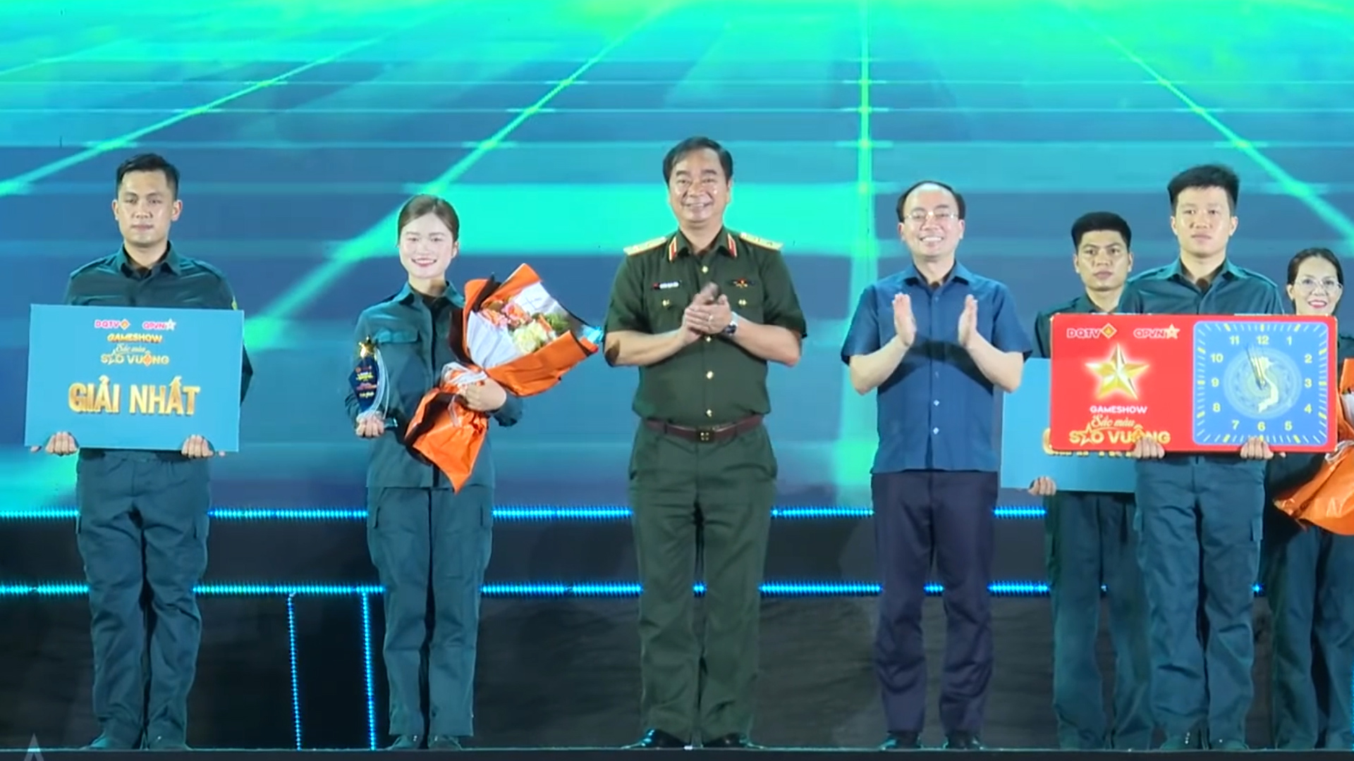 Gameshow “Sắc màu Sao Vuông” - Sân chơi giáo dục quốc phòng