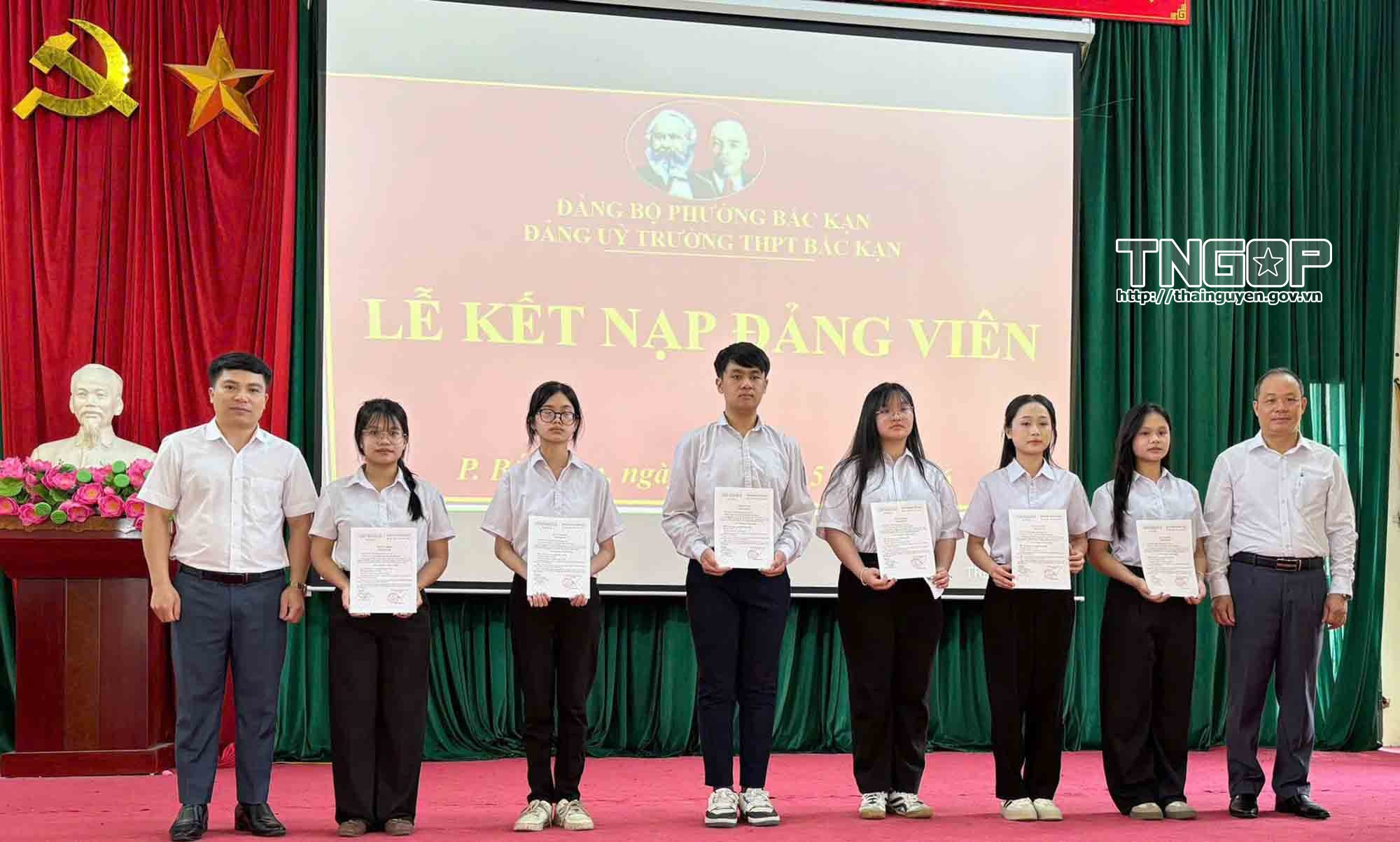Phát triển đảng viên trẻ từ trường học: Bước chuẩn bị cho tương lai