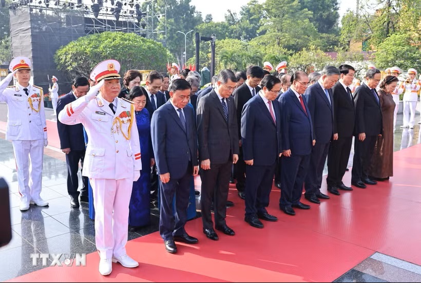 Lãnh đạo Đảng, Nhà nước tưởng niệm các Anh hùng liệt sỹ và viếng Chủ tịch Hồ Chí Minh