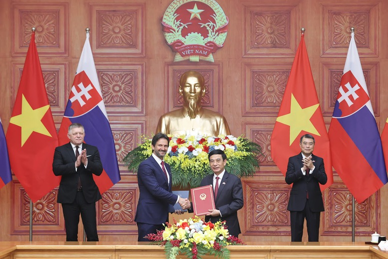 Việt Nam, Slovakia trao nhiều văn kiện hợp tác quan trọng
