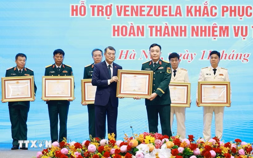 Vinh danh lực lượng tham gia khắc phục hậu quả thảm họa động đất tại Venezuela