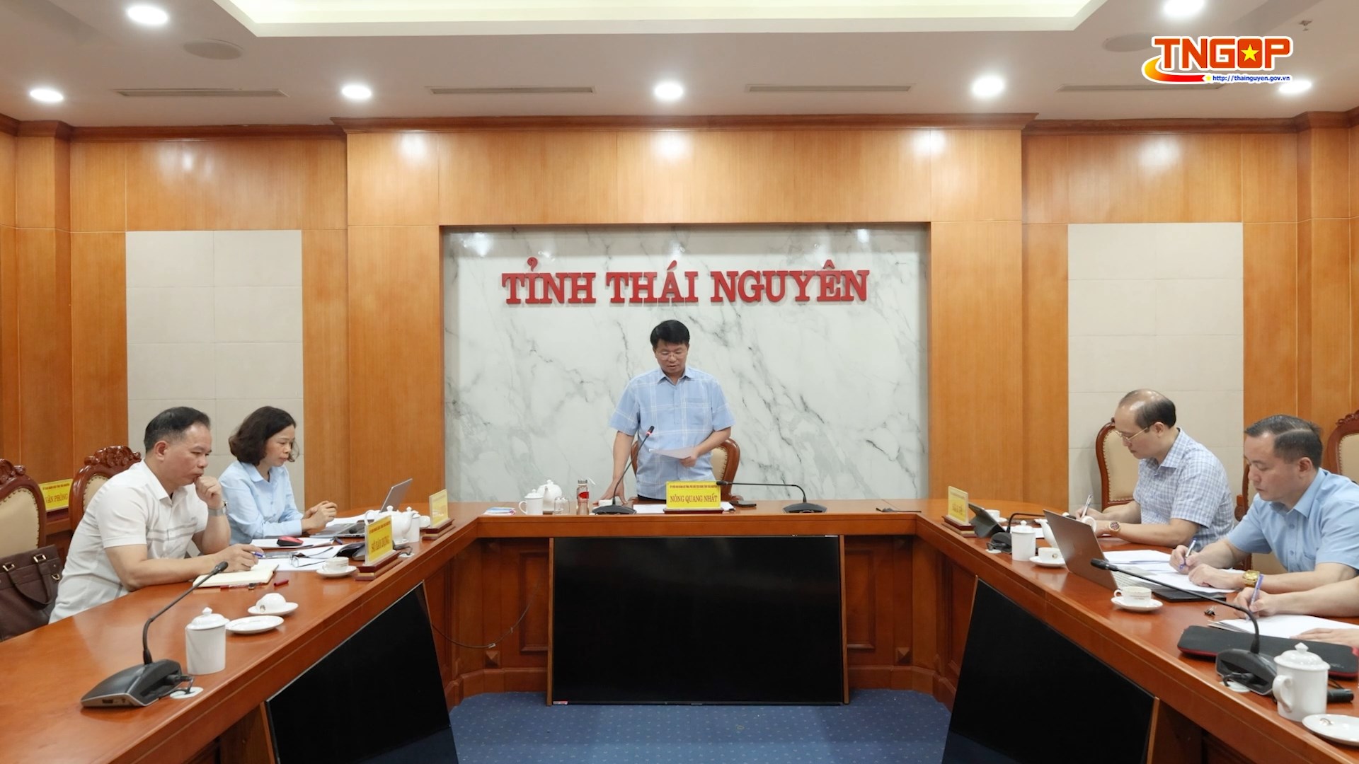Lãnh đạo UBND tỉnh chủ trì cuộc họp về tiến độ triển khai đầu tư, nâng cấp trạm y tế xã