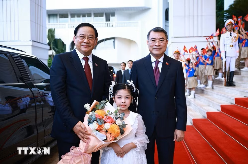 Thủ tướng Lê Minh Hưng chủ trì lễ đón chính thức Thủ tướng Lào Sonexay Siphandone