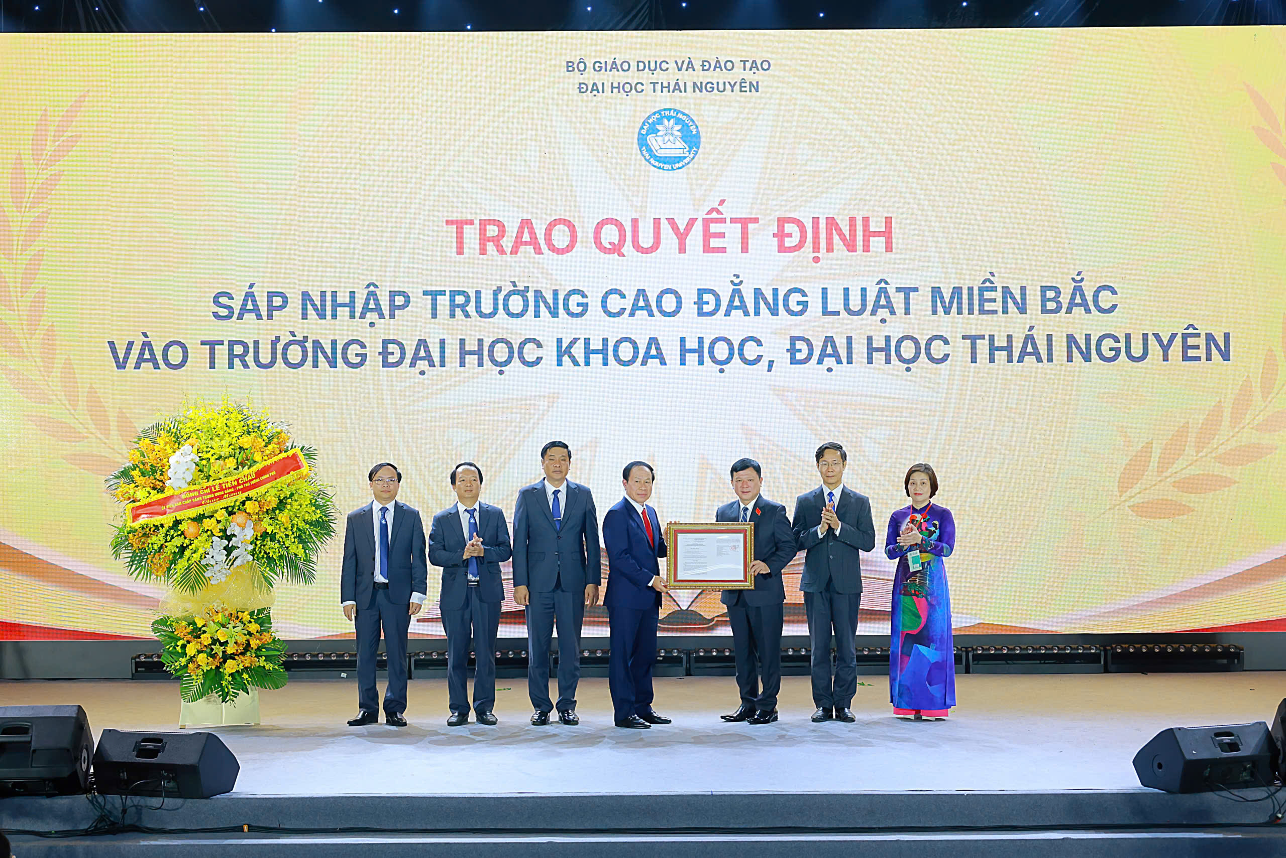 Công bố quyết định sáp nhập Trường Cao đẳng Luật miền Bắc vào Đại học Thái Nguyên