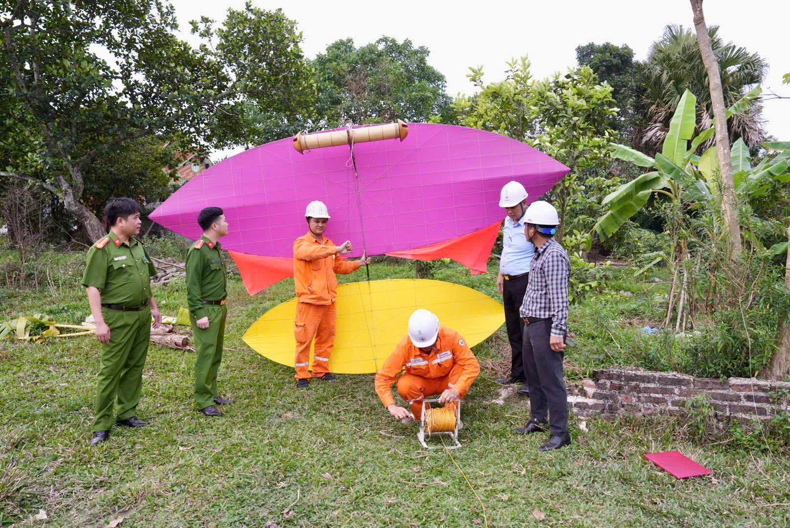 Tăng cường bảo đảm an toàn công trình điện lực và sử dụng điện trên địa bàn tỉnh