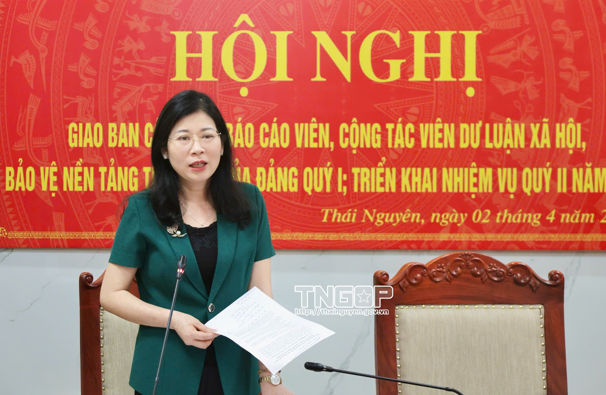 Nâng cao trách nhiệm của báo cáo viên, cộng tác viên trong định hướng dư luận xã hội ngay từ cơ sở