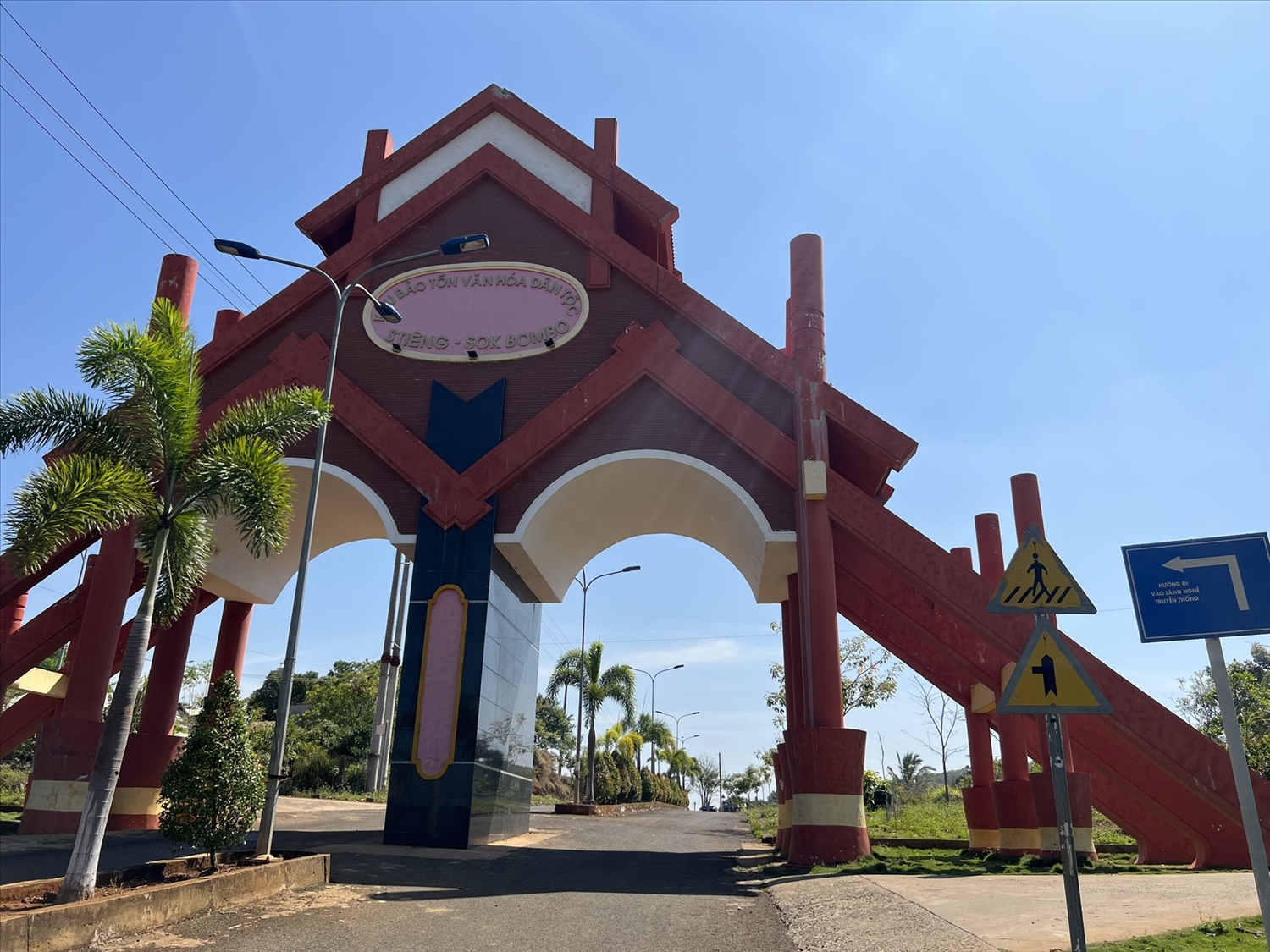 Về thăm sóc Bom Bo