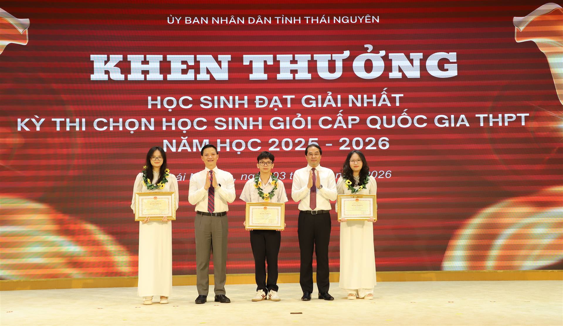 Tôn vinh học sinh, giáo viên đạt thành tích cao tại các kỳ thi cấp quốc gia