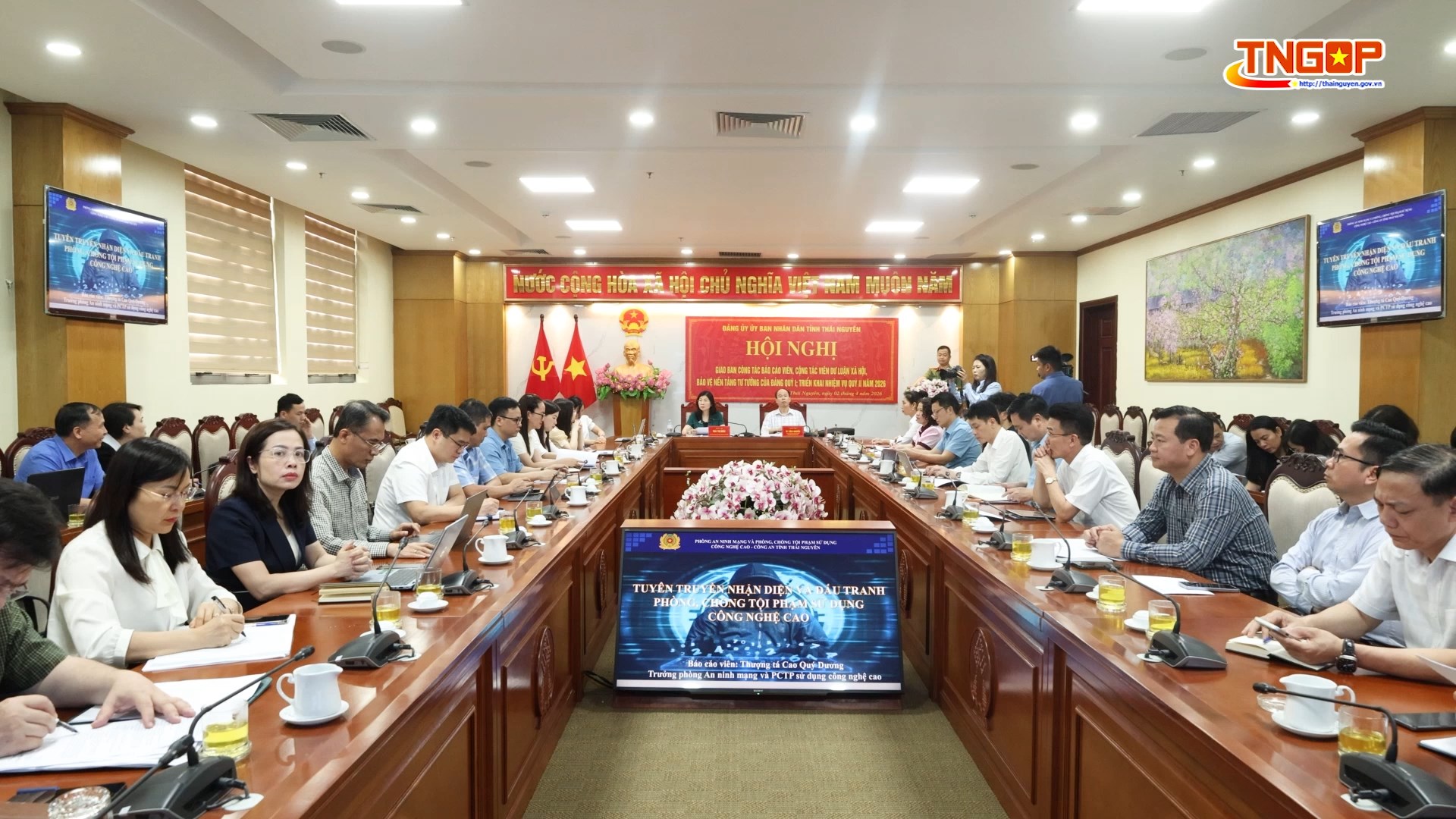 Tích cực đấu tranh phản bác các quan điểm sai trái, thù địch