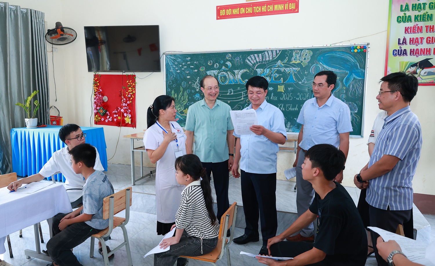Đồng chí Phó Chủ tịch UBND tỉnh Nông Quang Nhất kiểm tra công tác khám sức khỏe định kỳ cho người dân tại xã Đại Phúc và Đại Từ