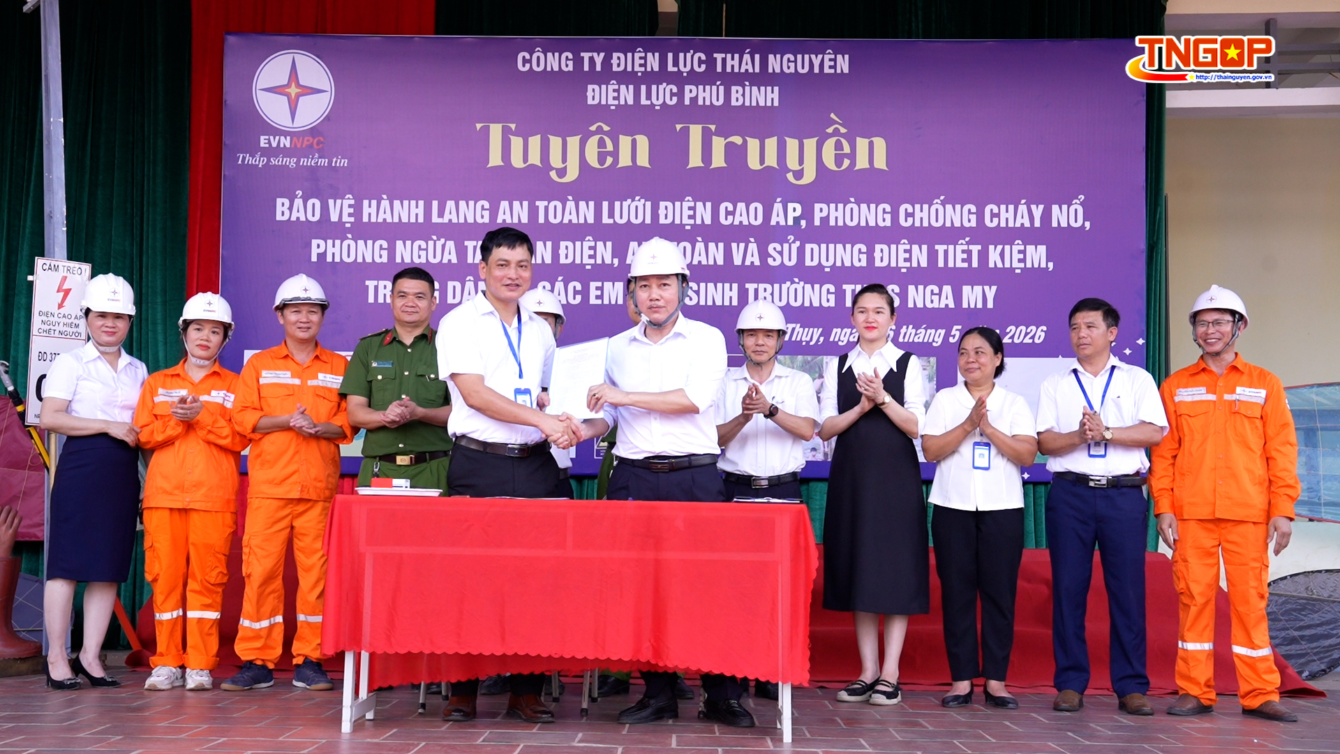 Tuyên truyền an toàn điện và phòng, chống cháy nổ cho học sinh Trường THCS Nga My
