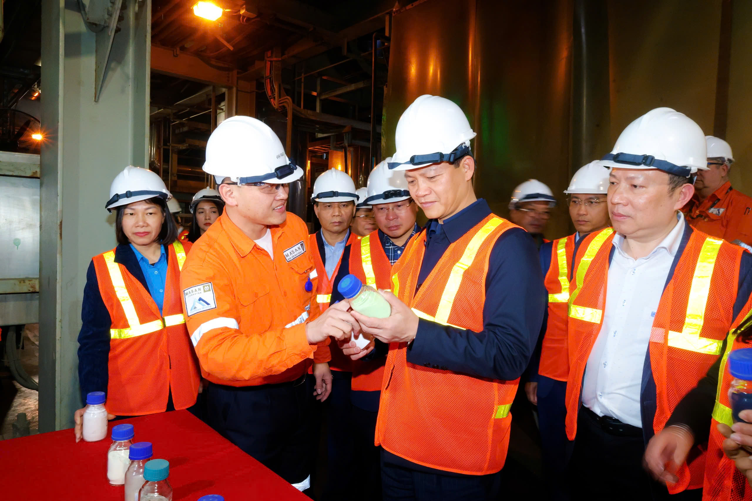 Chủ tịch UBND tỉnh thăm và làm việc tại Công ty TNHH Khai thác chế biến khoáng sản Núi Pháo