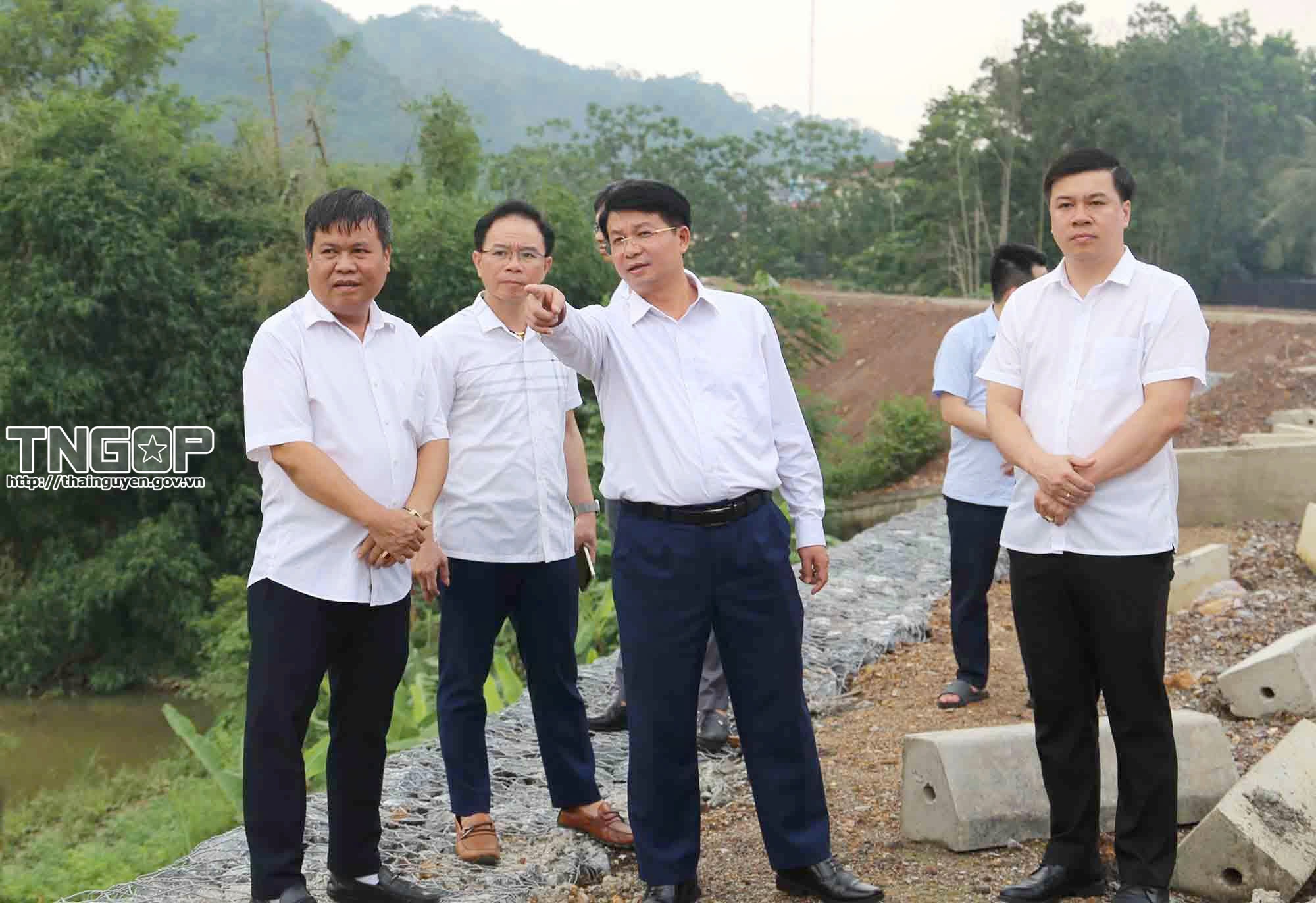 Quyết liệt tháo gỡ “điểm nghẽn” mặt bằng, quyết tâm hoàn thành tuyến đường nội thị xã Chợ Mới trước ngày 31/12/2026