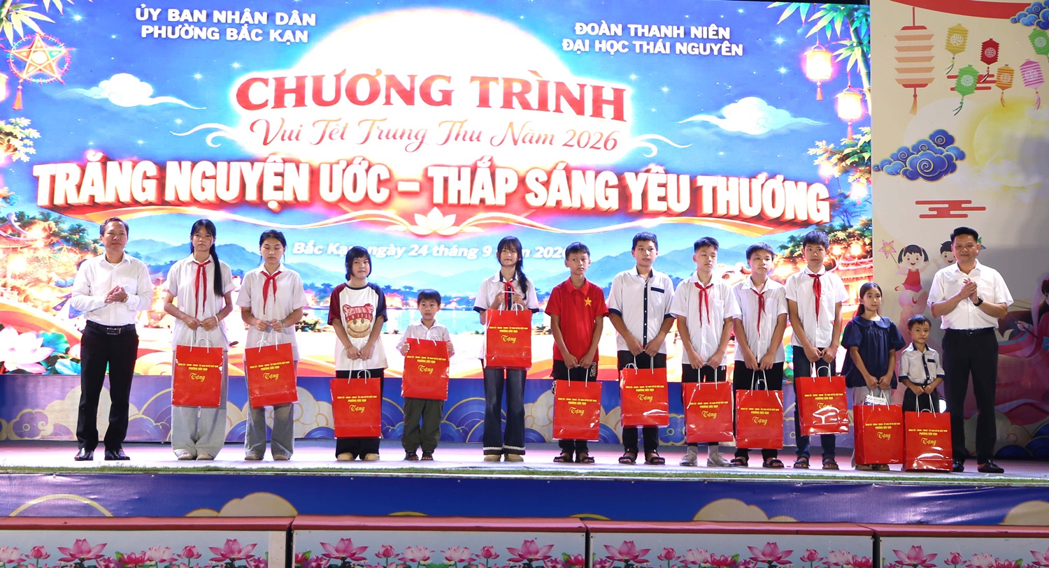 Phường Bắc Kạn: Lung linh “Trăng nguyện ước - Thắp sáng yêu thương”