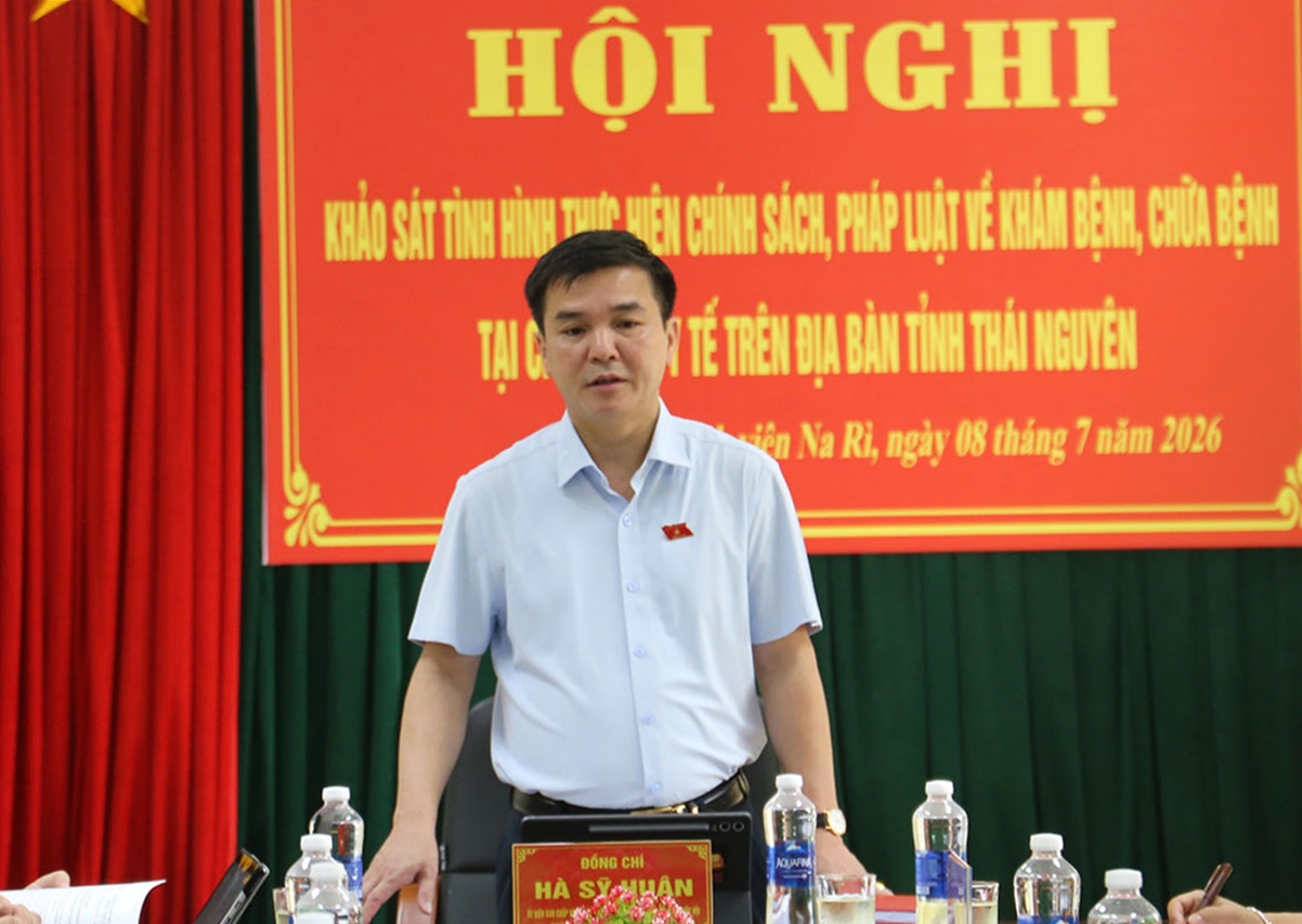 Đoàn ĐBQH tỉnh khảo sát tình hình thực hiện chính sách, pháp luật về khám bệnh, chữa bệnh tại xã Na Rì