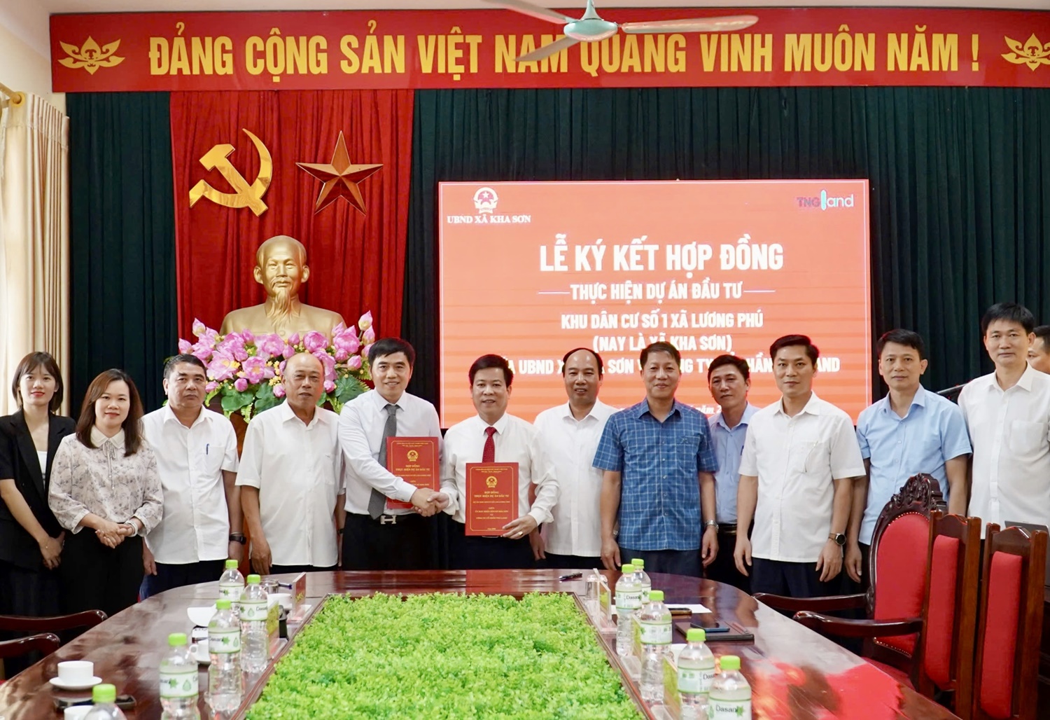 Ký kết hợp đồng thực hiện Dự án Đầu tư Khu dân cư số 1 xã Lương Phú