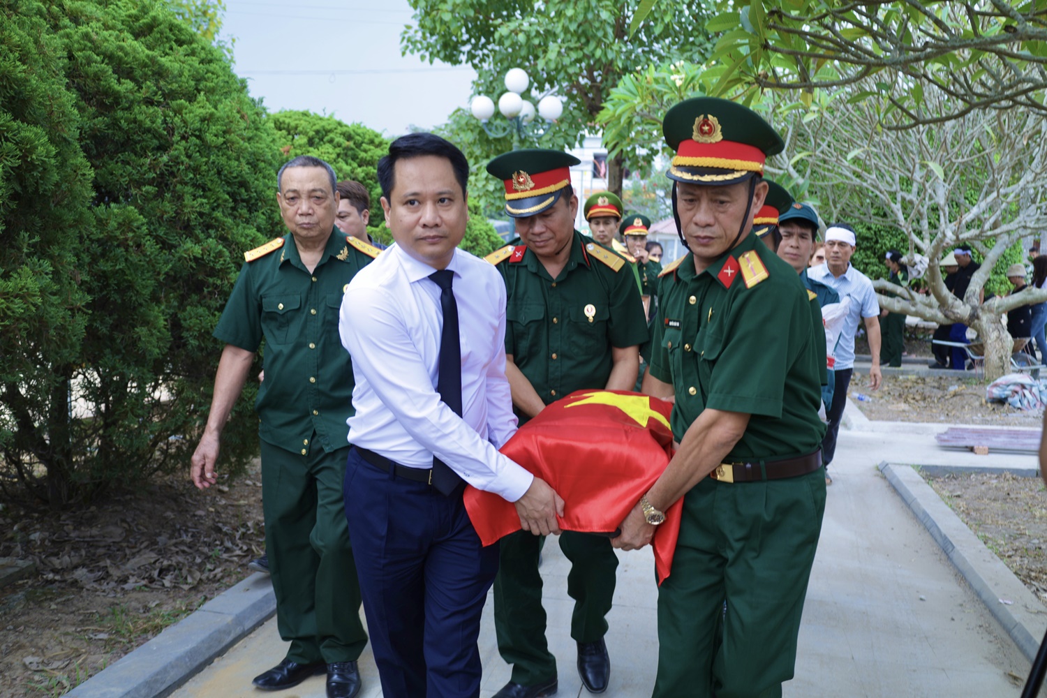 Công tác tìm kiếm, quy tập và an táng hài cốt Liệt sĩ Lê Tước