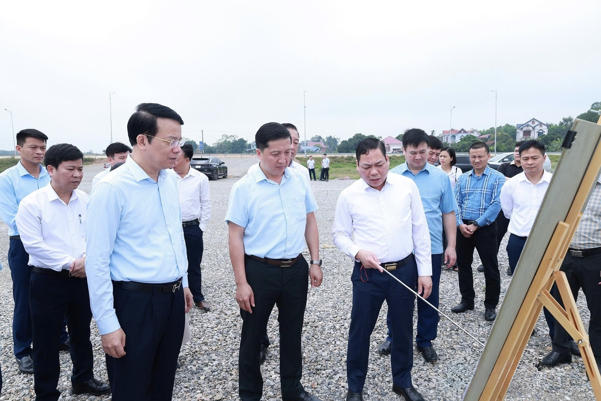 Giải phóng mặt bằng, tạo quỹ đất sạch phát triển công nghiệp