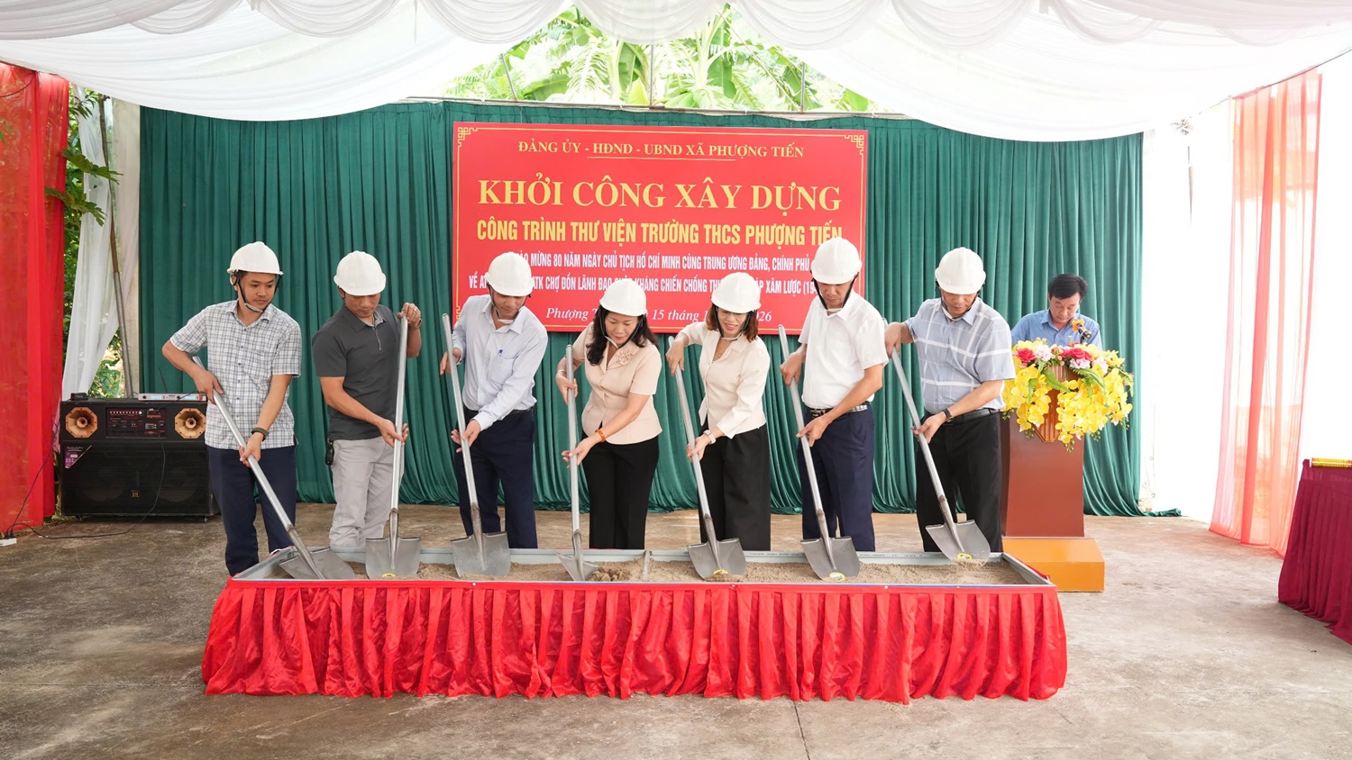 Phó Chủ tịch HĐND tỉnh Mai Thị Thúy Nga dự Lễ khởi công xây dựng công trình Nhà thư viện Trường THCS Phượng Tiến