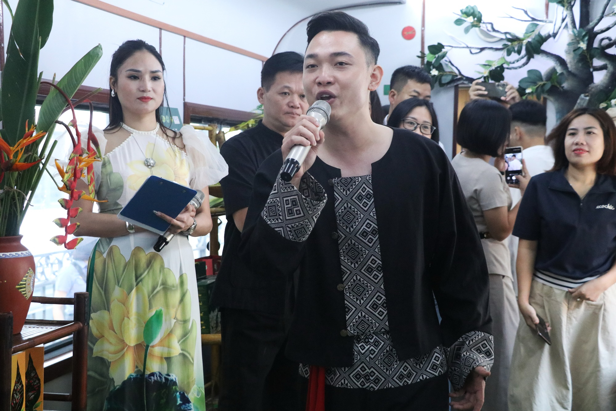 Từ chuyến tàu Festival đến hành trình khám phá xứ trà