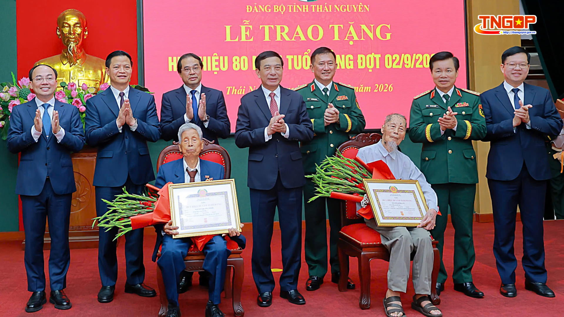 Đại tướng Phan Văn Giang trao tặng Huy hiệu 80 năm tuổi Đảng tại Thái Nguyên