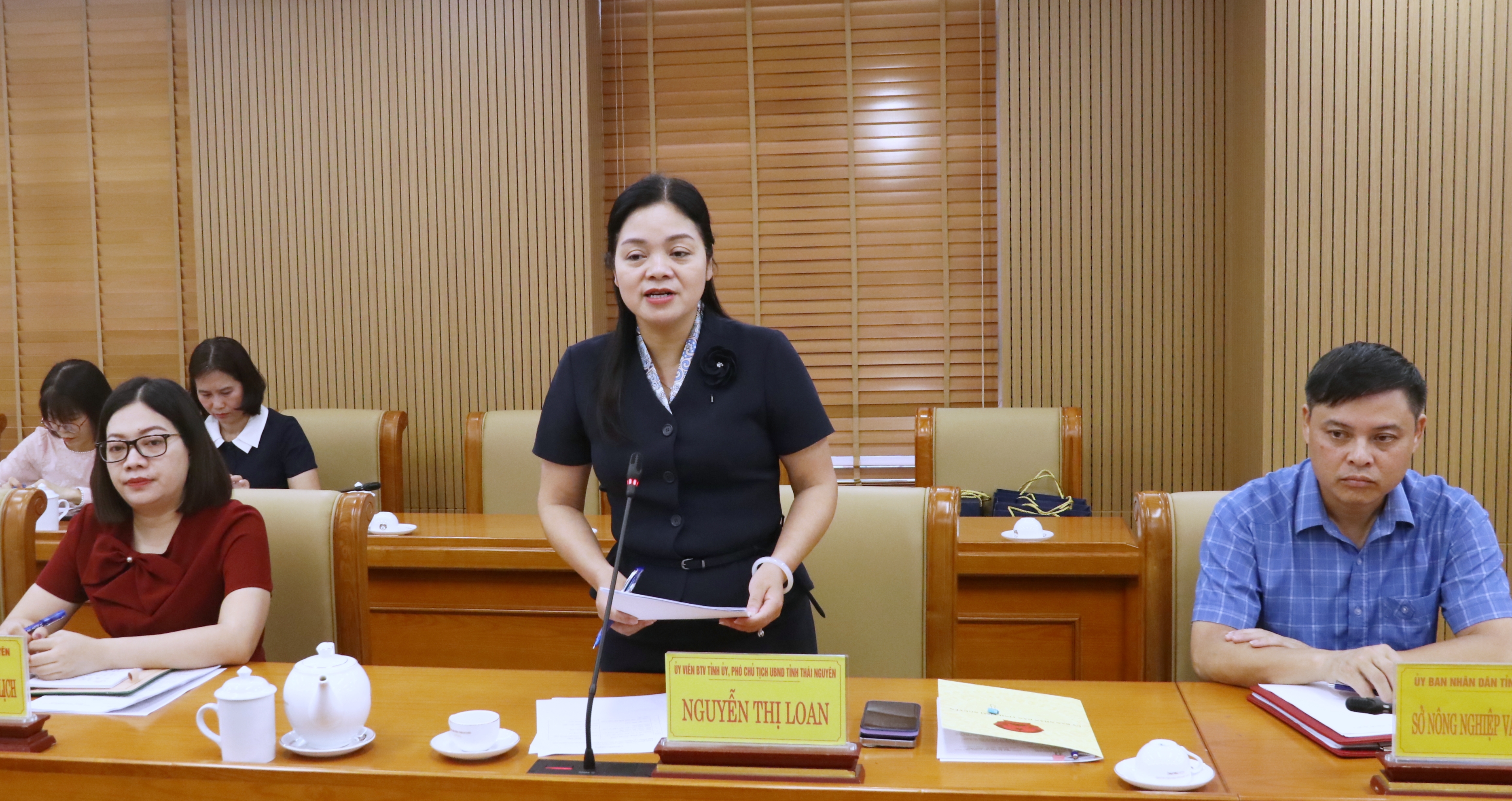 Phó Chủ tịch UBND tỉnh Nguyễn Thị Loan làm việc với Đoàn công tác của Báo Quân đội nhân dân