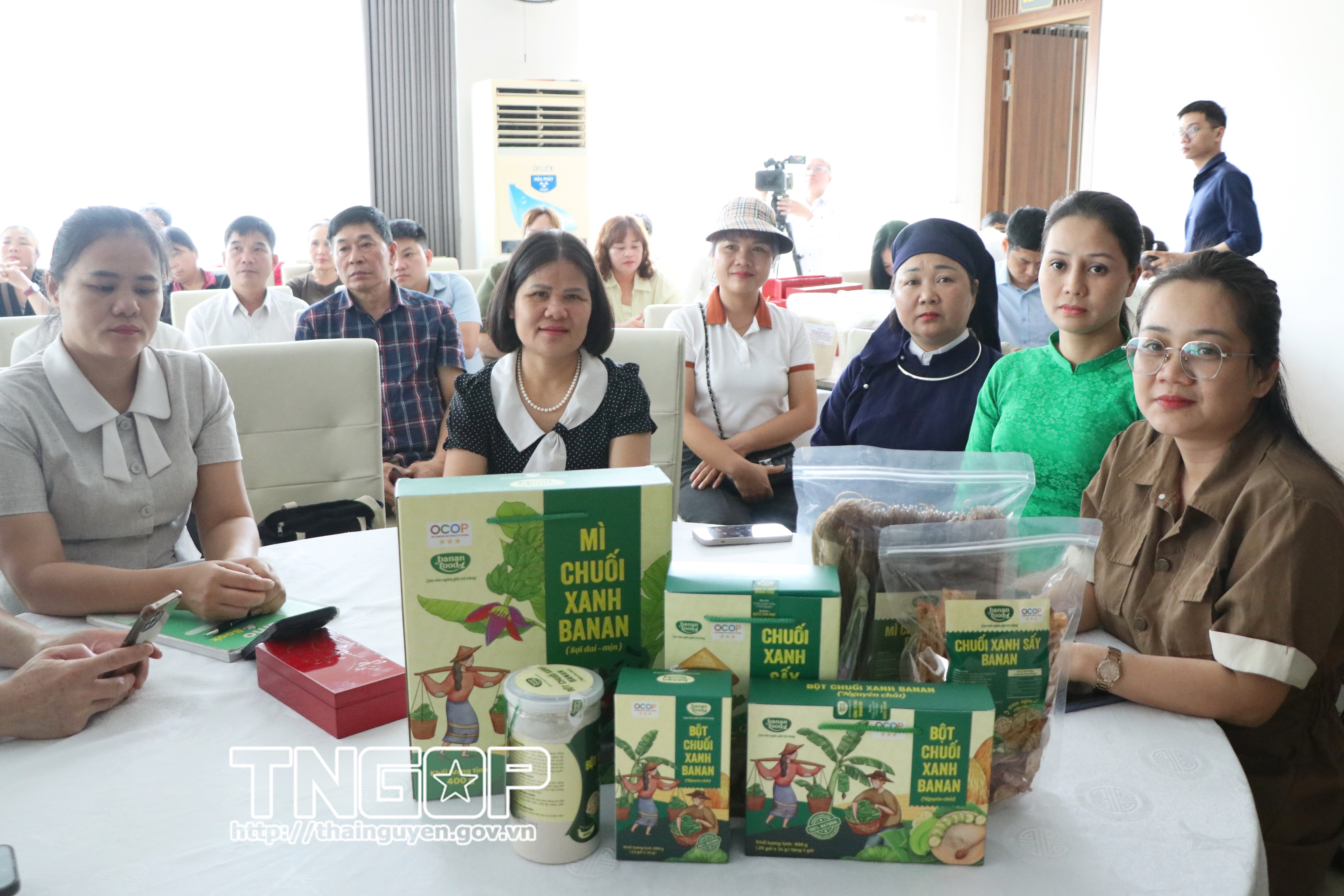 100 học viên tham gia tập huấn kỹ năng kinh doanh số cho hợp tác xã